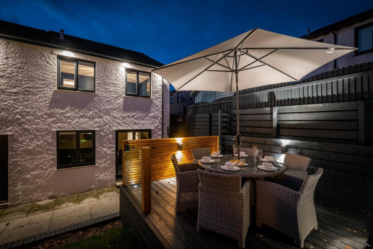 Rockside - Luxury 1 Bedroom Home With Hot Tub, Central Location, Parking And Pet Friendly Уиндермир Экстерьер фото