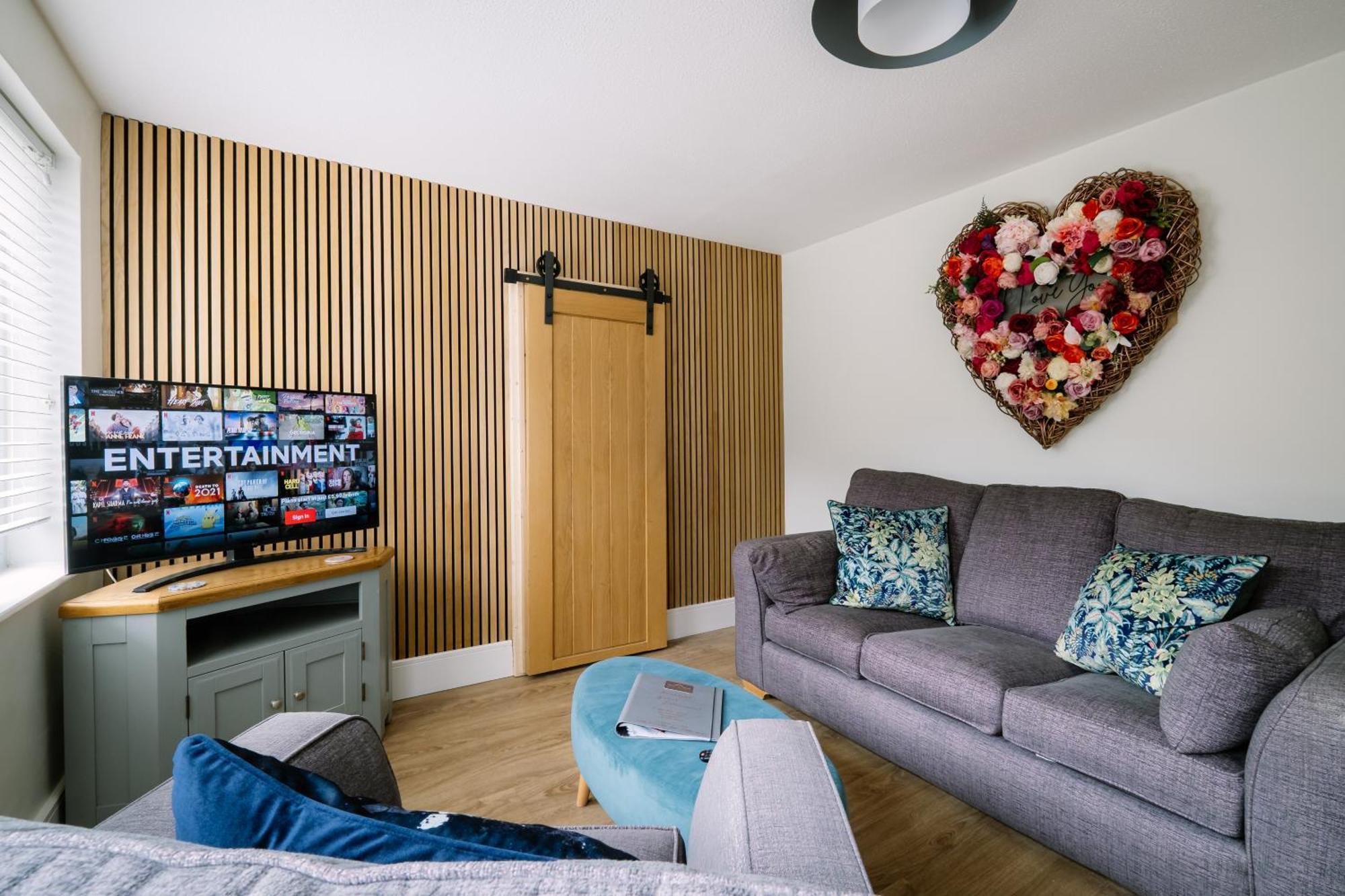 Rockside - Luxury 1 Bedroom Home With Hot Tub, Central Location, Parking And Pet Friendly Уиндермир Экстерьер фото