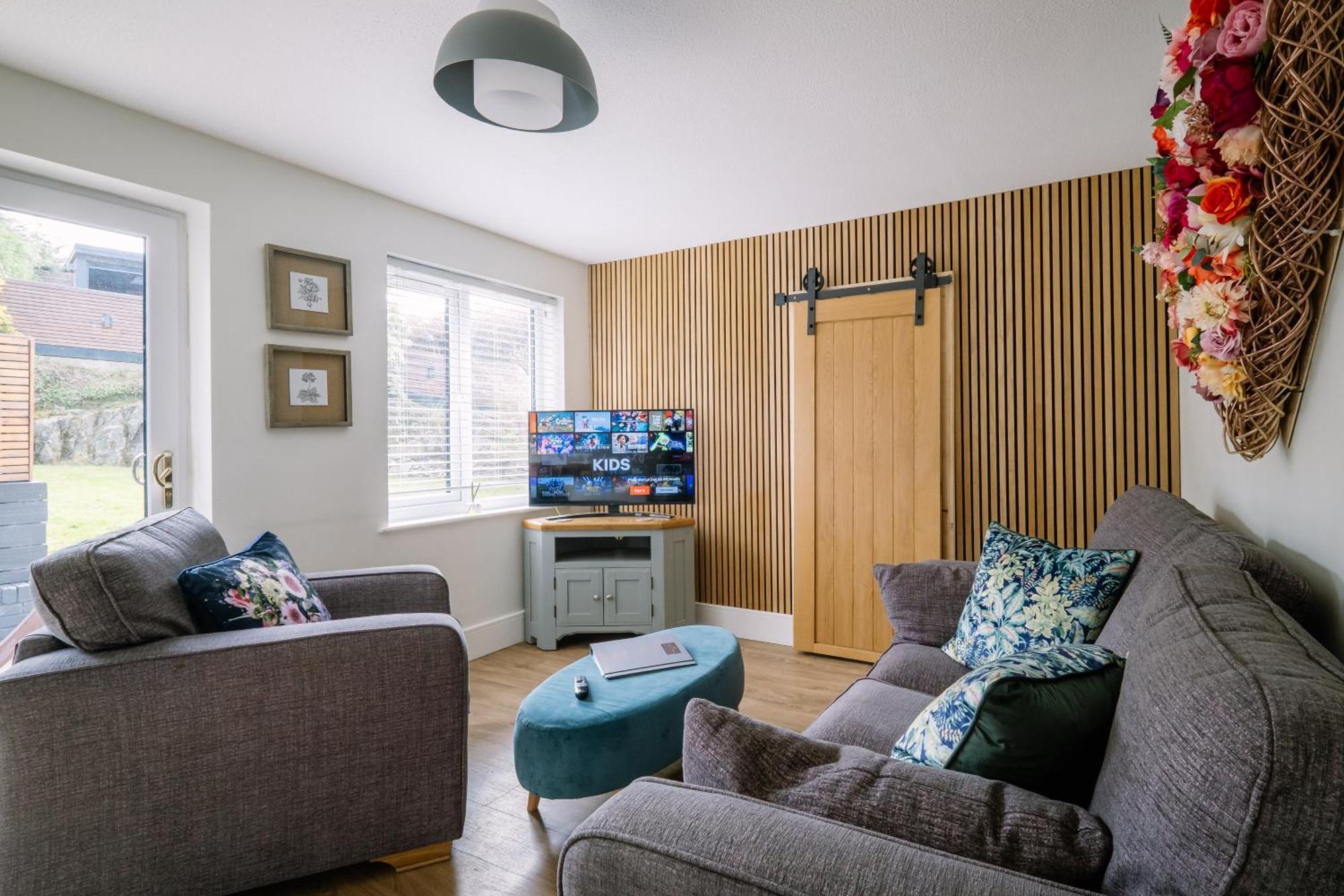 Rockside - Luxury 1 Bedroom Home With Hot Tub, Central Location, Parking And Pet Friendly Уиндермир Экстерьер фото