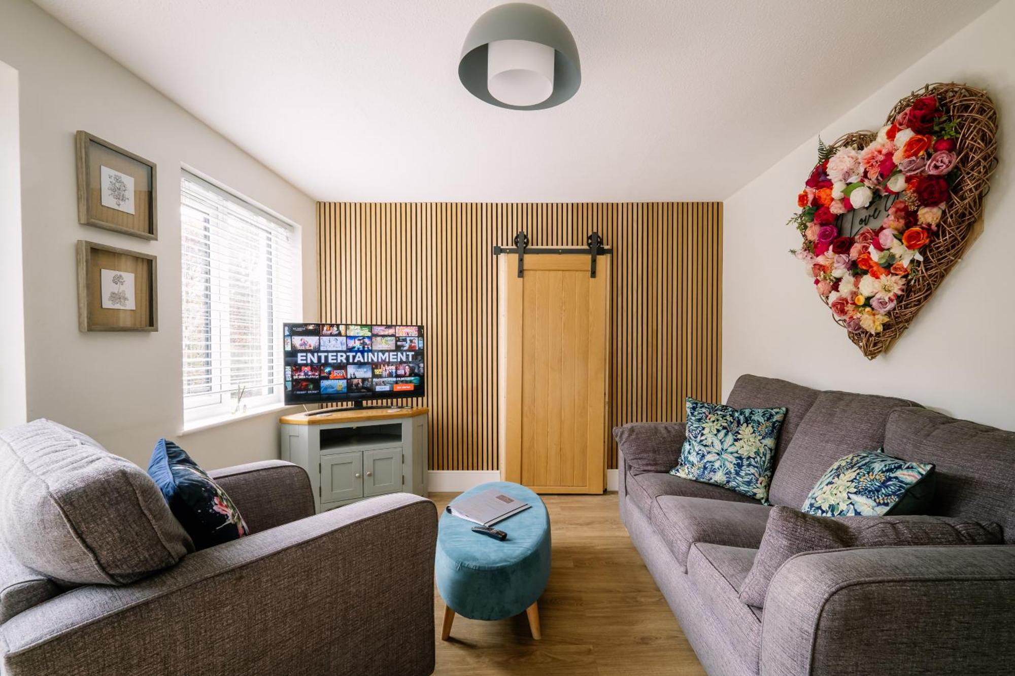 Rockside - Luxury 1 Bedroom Home With Hot Tub, Central Location, Parking And Pet Friendly Уиндермир Экстерьер фото