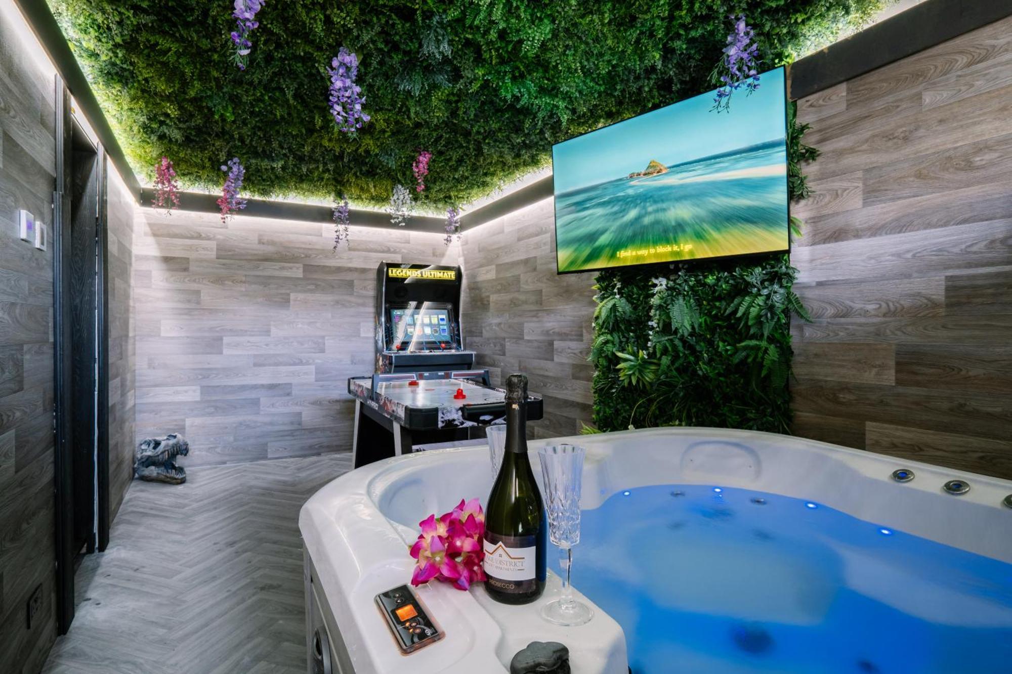 Rockside - Luxury 1 Bedroom Home With Hot Tub, Central Location, Parking And Pet Friendly Уиндермир Экстерьер фото