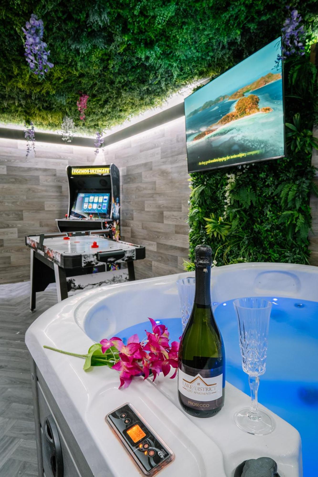 Rockside - Luxury 1 Bedroom Home With Hot Tub, Central Location, Parking And Pet Friendly Уиндермир Экстерьер фото