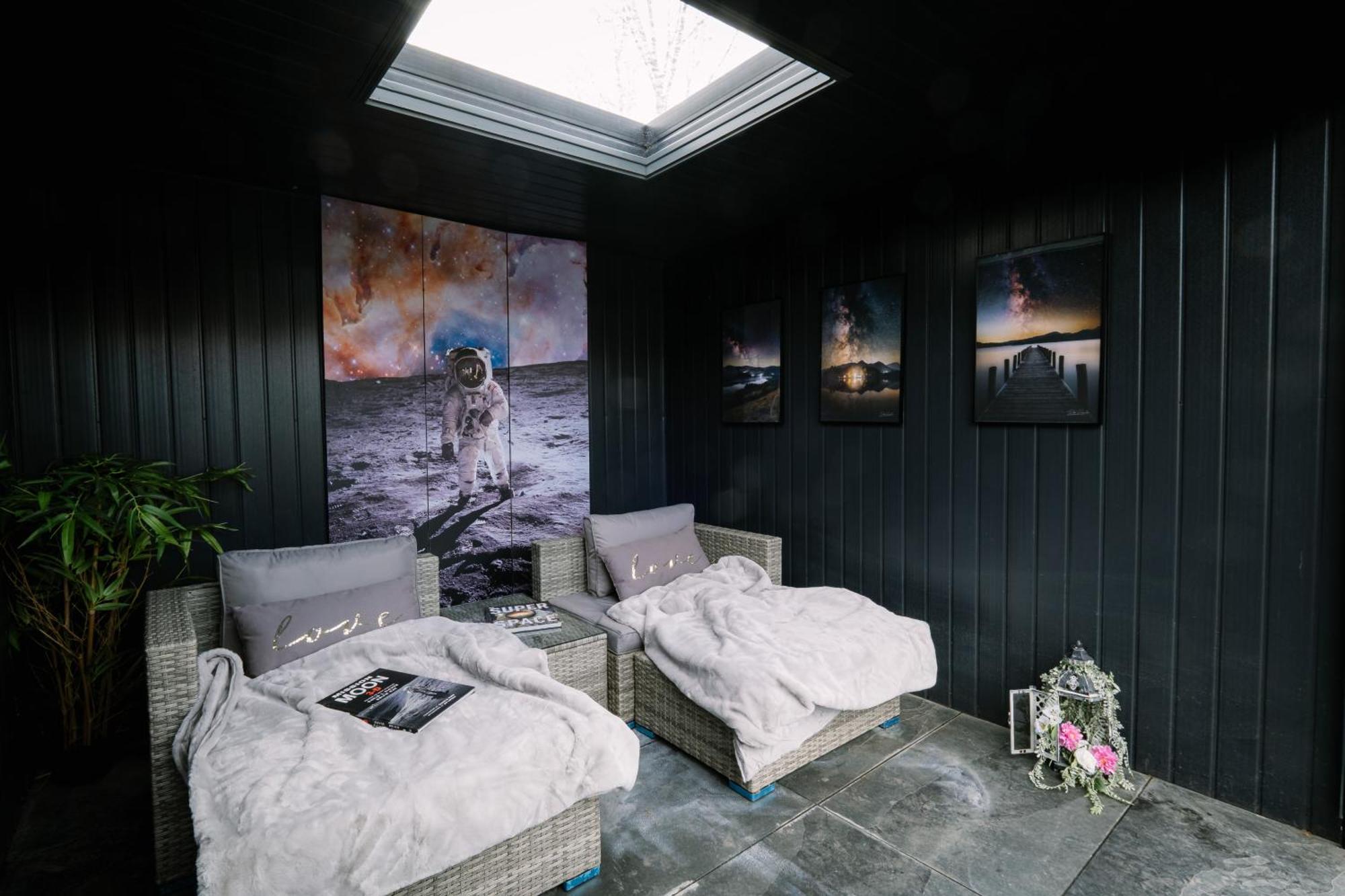 Rockside - Luxury 1 Bedroom Home With Hot Tub, Central Location, Parking And Pet Friendly Уиндермир Экстерьер фото